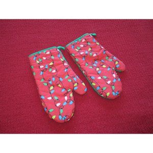 LOT OF 2 CHRISTMAS OVEN MITS, NEW, NEVER USED